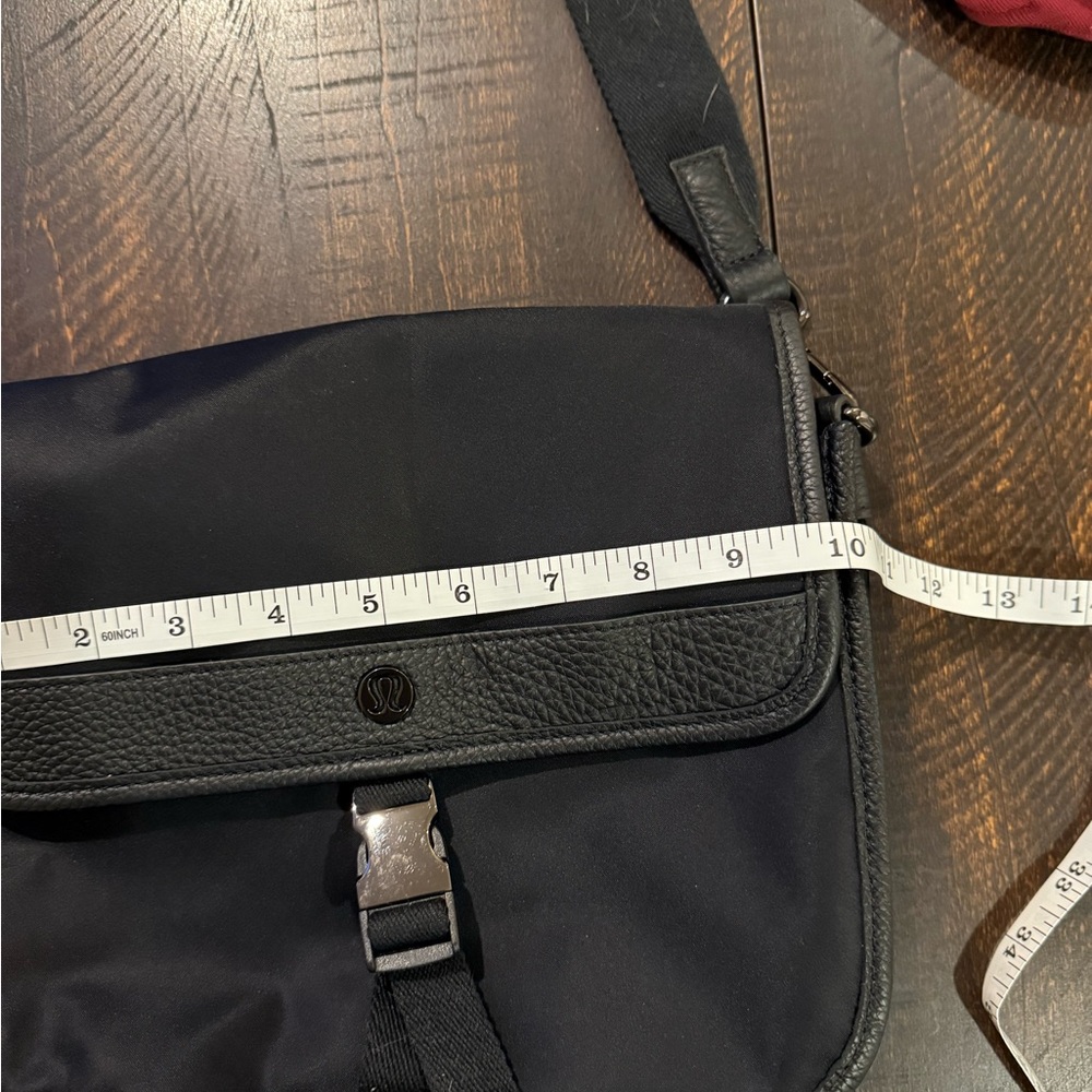 Lululemon Now & Always Crossbody Bag 5L Black Nylon Leather Trim - Picture 7 of 9